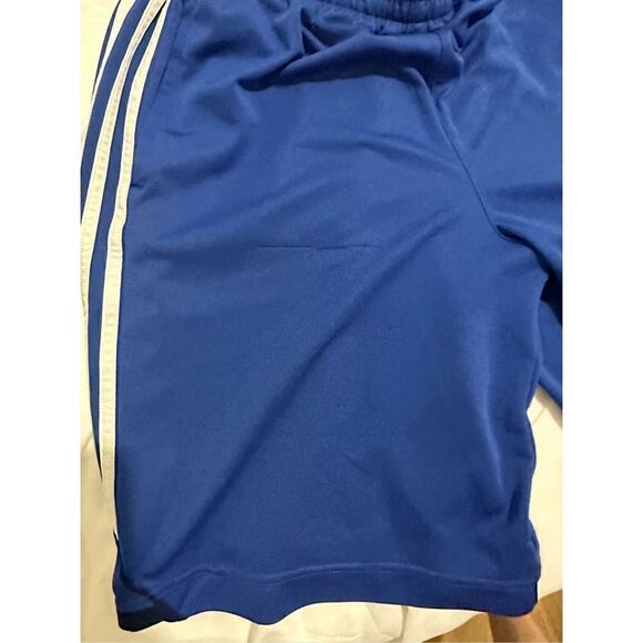 Adidas boys shorts size 18 - Picture 3 of 3